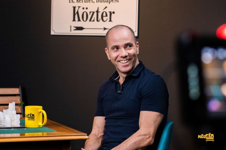 „Választás elé állítottak: katedra, vagy stand up?” - Kovács András Péter