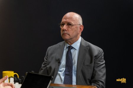 Szakadék előtt a jogállam? Hack Péter: Ha ez átmegy, mind kiszolgáltatottá válunk | KözBeszéd #141